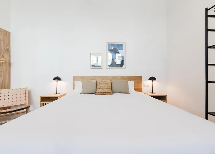 Valencia Apartments By Olala Homes
